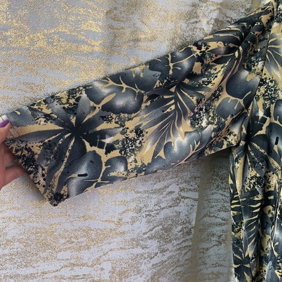 Carol Rose oversized long sleeve printed leaf blouse size 3X - Picture 5 of 11